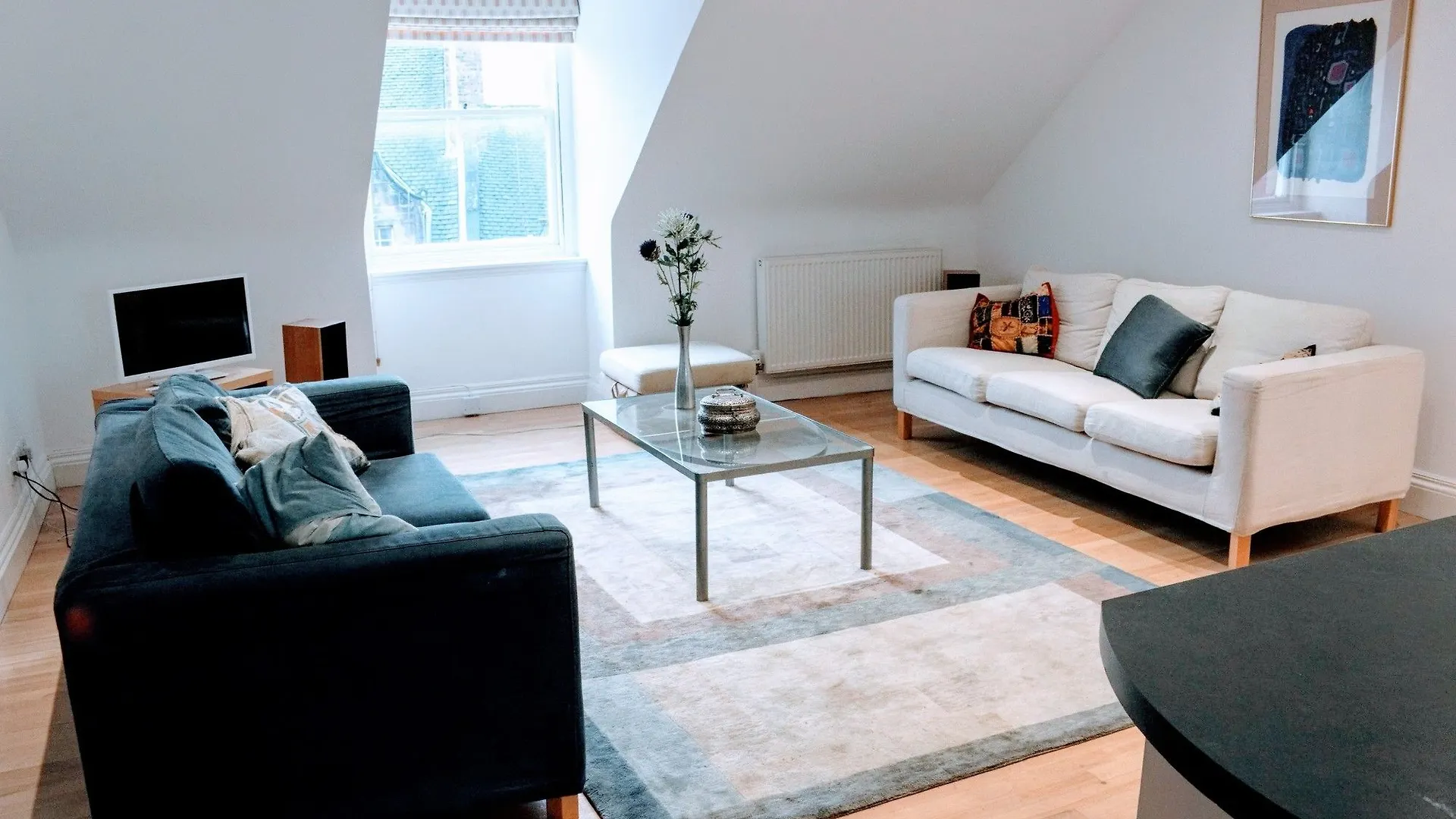 2 Bedroom Penthouse Apartment On Royal Mile 에든버러