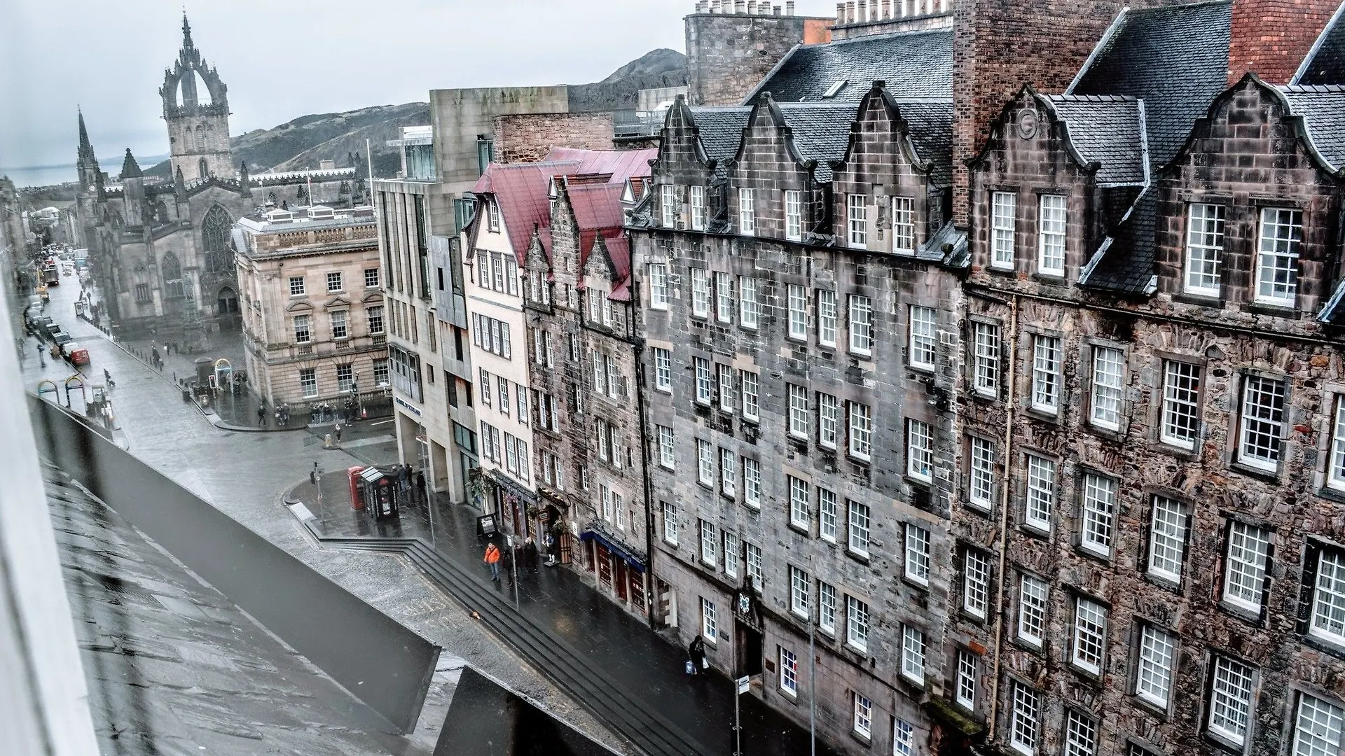 2 Bedroom Penthouse Apartment On Royal Mile 에든버러